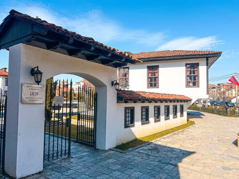 1-Day Trip : Prishtina and Prizren from Tirana - The castle climb and the choice it creates