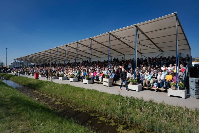 Amsterdam: Day Trip to Flower Parade & Keukenhof on April 18 - Key details at a glance