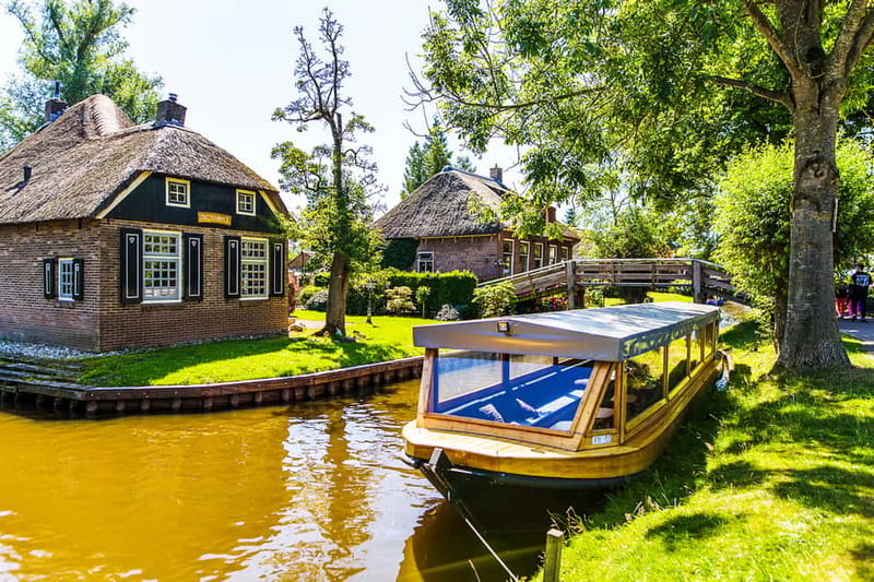 Amsterdam: Giethoorn Day Trip with Boat Tour - Key points at a glance