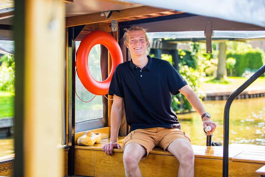 Amsterdam: Giethoorn Day Trip with Boat Tour - Meeting the coach at Amsterdam Central Station