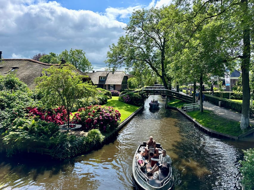 Amsterdam: Giethoorn Tour Scenic Cruise, Cheese & Free Time - The two-hour ride from Amsterdam