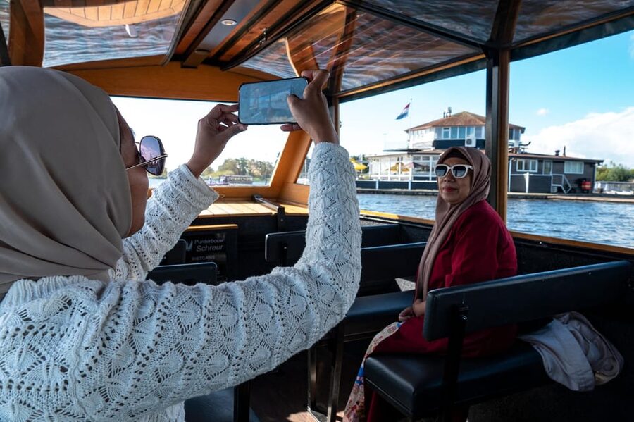 Amsterdam: Giethoorn Tour Scenic Cruise, Cheese & Free Time - What the $75 price really buys
