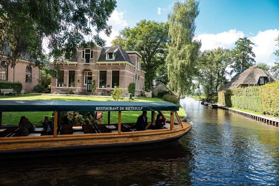 Amsterdam: Giethoorn Tour Scenic Cruise, Cheese & Free Time - Meeting at Overhoeksplein and getting on the coach