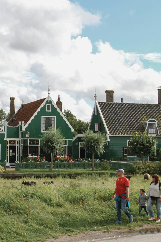 Amsterdam: Giethoorn & Zaanse Schans Small Group Day Trip - Clog making and the diamond demonstration