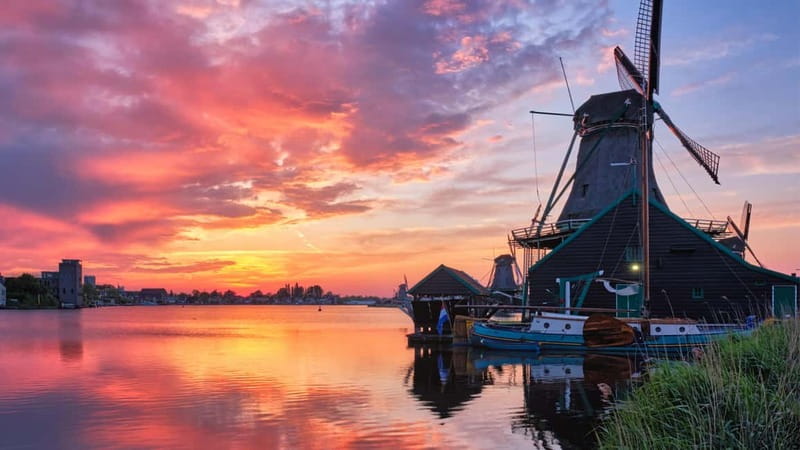 Amsterdam: Giethoorn & Zaanse Schans Small Group Day Trip - Giethoorn: a quiet village best seen from the water