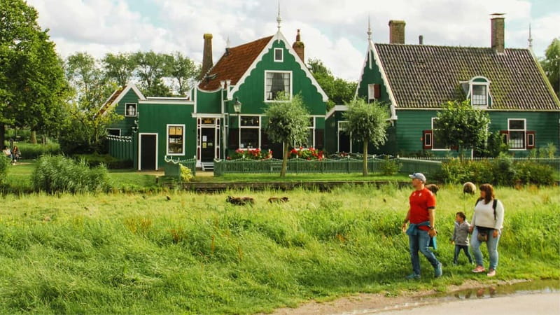 Amsterdam: Giethoorn & Zaanse Schans Small Group Day Trip - How the small group changes the day