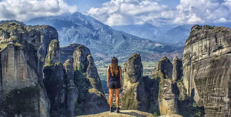 Athens: Meteora Day Trip in Spanish with Live Guide & Lunch - Why Meteora is worth the long ride from Athens
