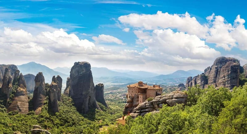 Athens: Meteora Day Trip in Spanish with Live Guide & Lunch - The return to Athens after 6 p.m.