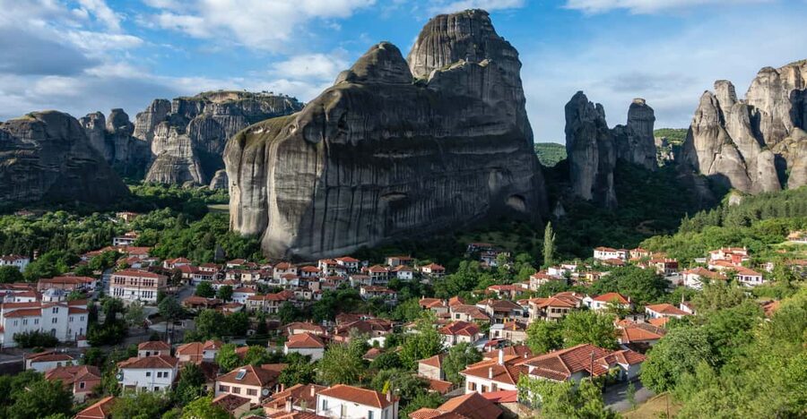 Athens: Meteora Day Trip with Central Pickup & Audio Guide - Key points to know before booking