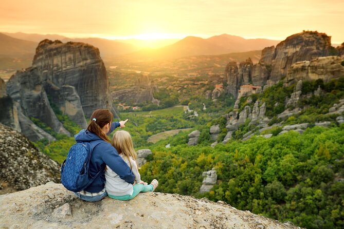 Athens: Meteora Monasteries, Caves & Coastal Stopovers with Lunch - Kamena Vourla: a better-than-usual road stop