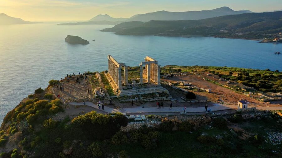 Athens: Sounio Poseidon Temple and Athenian Riviera Day Trip - The guides make the format work