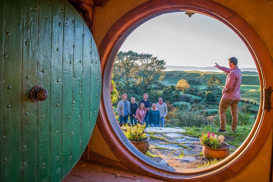 Auckland: Hobbiton Movie Set Day Trip with Festive Lunch - Why Hobbiton is worth the long ride from Auckland