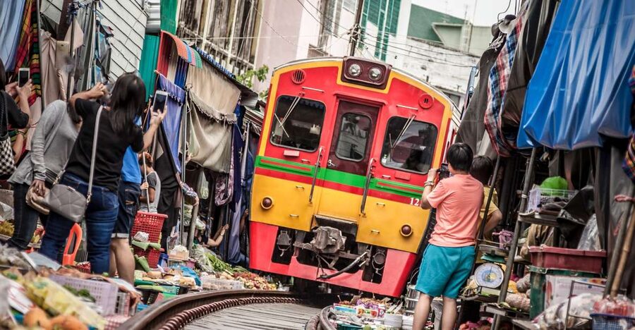 Bangkok: Damnoen Saduak, Train Market & Mahanakhon Day Trip - Why the Maeklong train market is the star