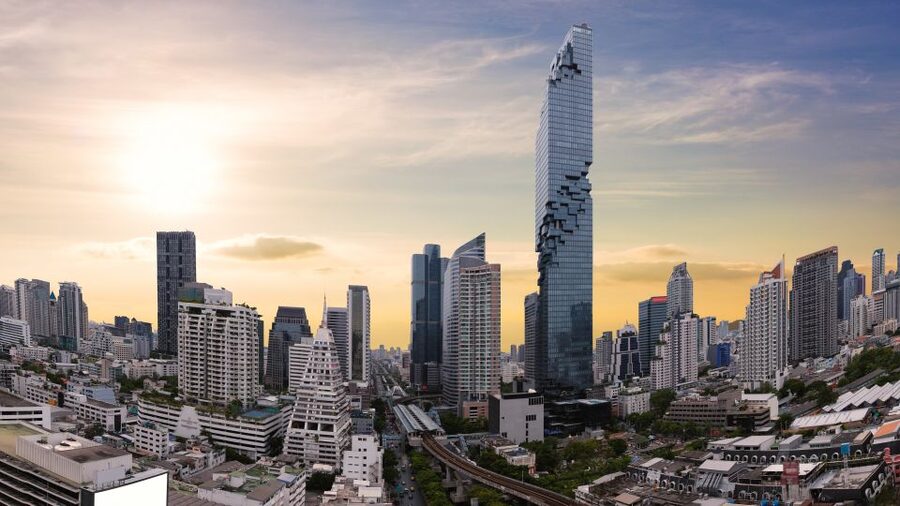 Bangkok: Damnoen Saduak, Train Market & Mahanakhon Day Trip - Eating, shopping, and handling free time