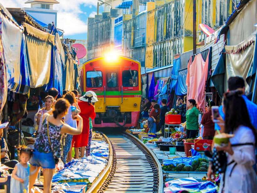 Bangkok: Maeklong Railway & Amphawa Floating Market Day Trip - Key points to know before you go