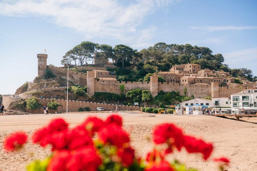 Barcelona: Montserrat, Girona & Costa Brava Guided Day Trip - How the guides shape the day