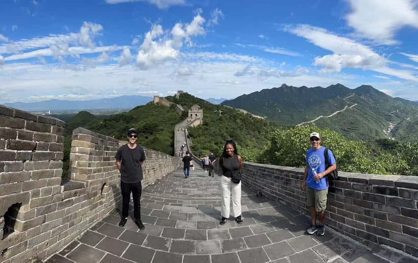 Beijing: Badaling Ancient Great Wall of China Day Trips - The guides are the practical advantage