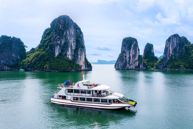 Best Halong 5 star Day Trip, inclusive,buffet,cave,kayak,transfer - Titop Island and the climb to the peak