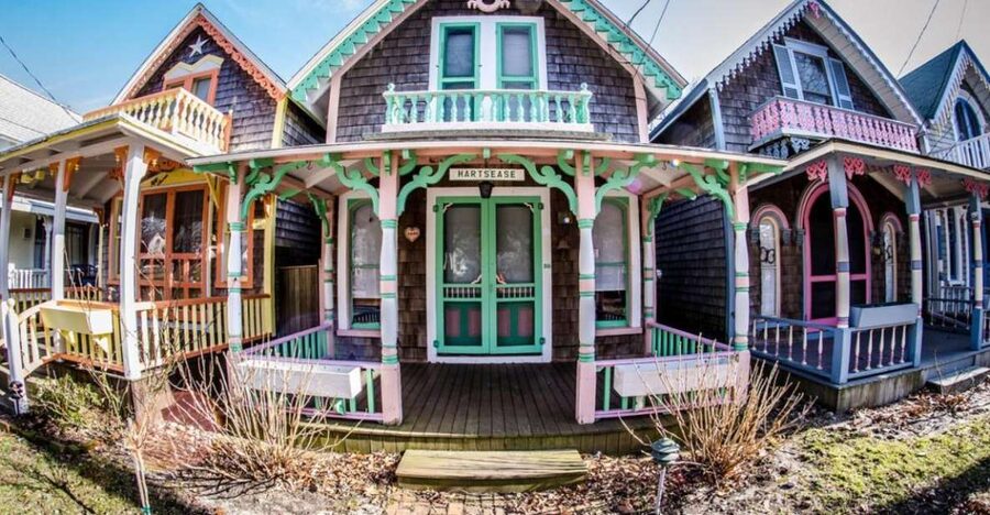 Boston: Martha's Vineyard Day Trip with Optional Island Tour - Edgartown, where the clock feels tight