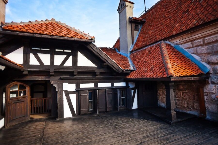 Bucharest: Day Trip to Dracula Castle, Peles Castle & Brașov - Key points at a glance