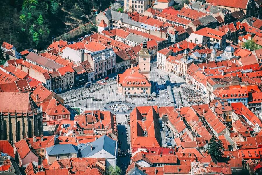 Bucharest : Dracula Castle, Peleș Castle & Brașov Day Trip - Who should book this route