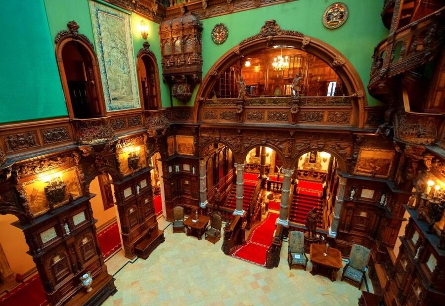 Bucharest: Dracula's Castle, Peleș Castle & Brașov Day Trip - Key points at a glance