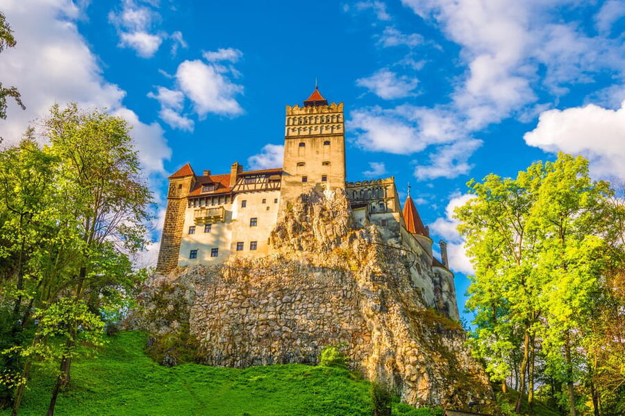Bucharest: Peles & Dracula's Castle and Brasov Full-Day Trip - Peleș Castle in Sinaia