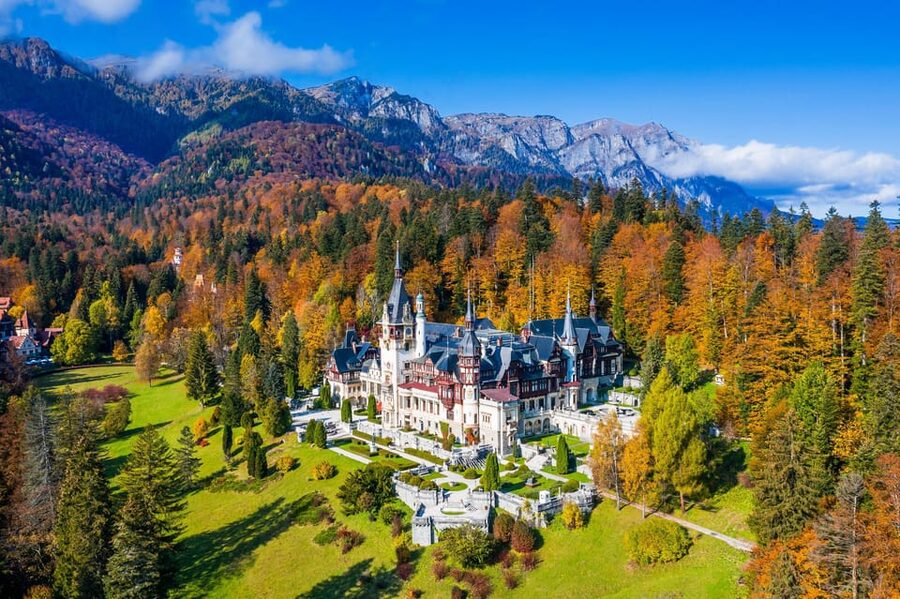 Bucharest: Peles & Dracula's Castle and Brasov Full-Day Trip - How the guides affect the experience