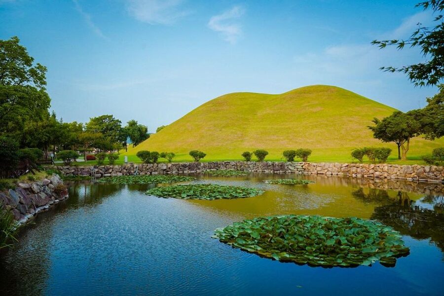 Busan: Gyeongju Guided Day Trip to Three Kingdoms Capital - Lunch at a local restaurant
