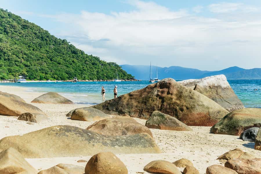 Cairns: Fitzroy Island Full-Day Trip with Optional Extras - Lunch, drinks, and the practical island break