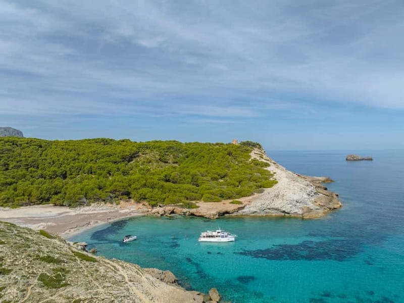 Cala Rajada: Boat Excursion with Drinks and Food - Lunch, snacks, and drinks on board