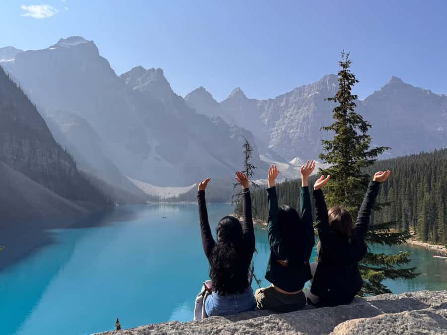Calgary/Canmore: Banff National Park & Lake Louise Day Trip - Summer route: Moraine Lake, Lake Louise, Banff, and Minnewanka