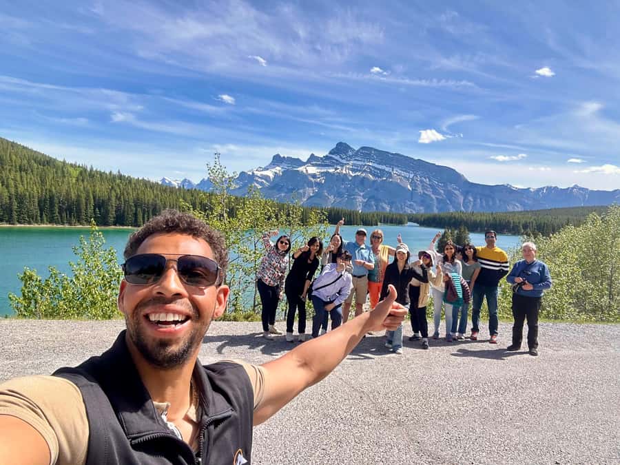 Calgary/Canmore: Banff National Park & Lake Louise Day Trip - What the guides add to the day