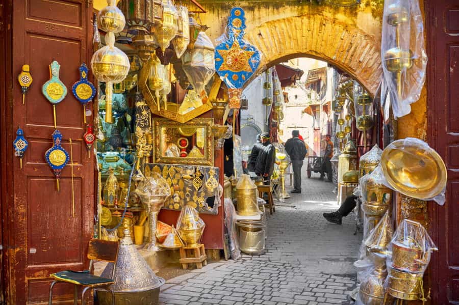 Casablanca to Fez: Scenic & Historical Day Trip with Lunch - A walk through the Medina with a local guide