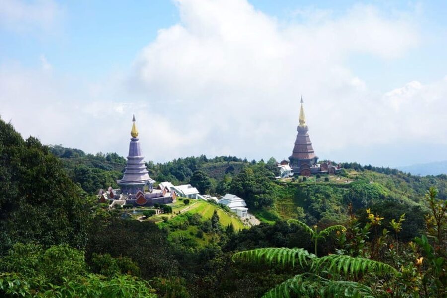 Chiang Mai: Doi Inthanon Park with Kew Mae Pan Hike Day Trip - The King and Queen pagodas