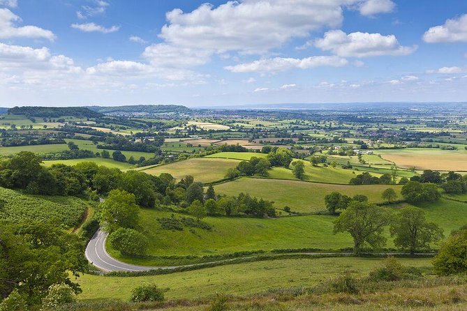 Cotswolds Day Trip from London with Optional Village Lunch - The coach ride and group size