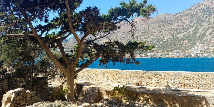 Crete: Day Trip to Agios Nikolaos and Spinalonga Island - The boat across Elounda Bay