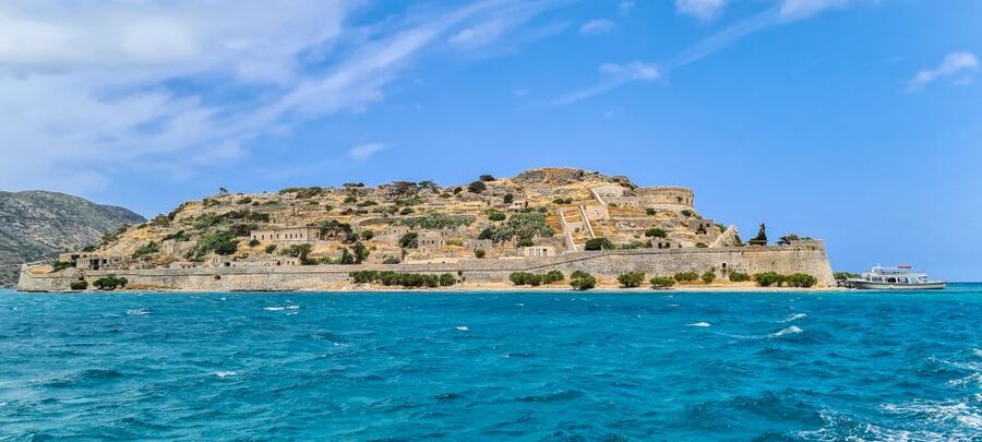 Crete: Day Trip to Agios Nikolaos and Spinalonga Island - Agios Nikolaos and the lake in the center