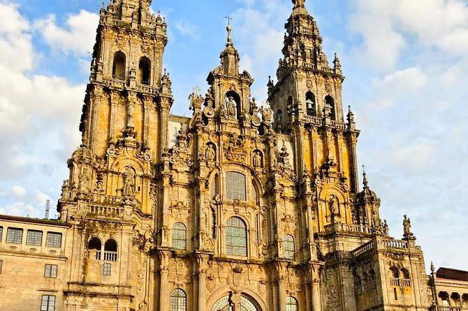 Day Trip from Porto to Santiago de Compostela and Valença - Crossing into Galicia and reaching Santiago