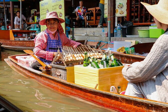 Day Trip to Bangkok Floating Market & Maeklong Railway - Damnoen Saduak and the canal ride