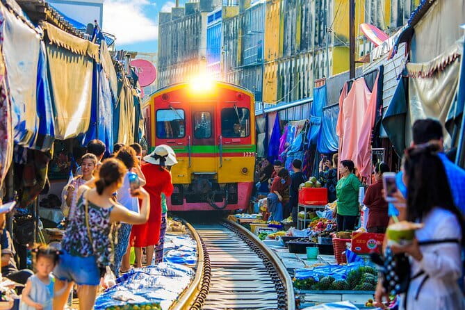 Day Trip to Bangkok Floating Market & Maeklong Railway - Guides, transport, and group size