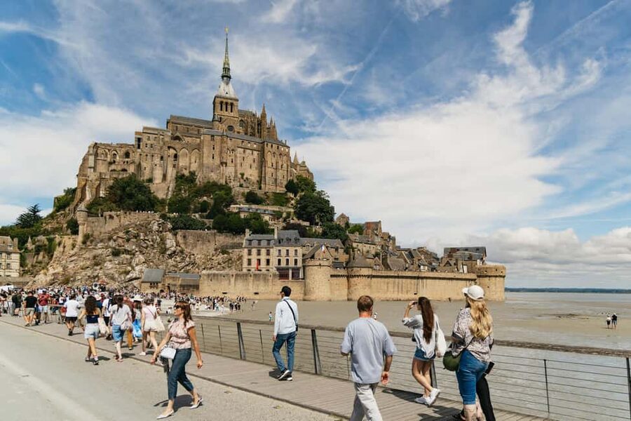 Day Trip to Mont-Saint-Michel from Paris - Getting from the parking area to Mont-Saint-Michel