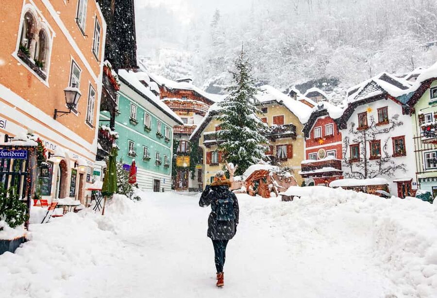 Day trips from Vienna: Hallstatt & Salzburg Guided Tour - The early start from central Vienna