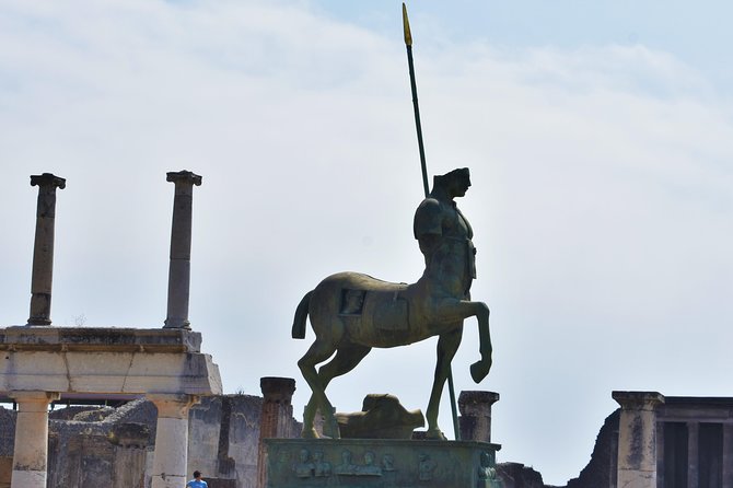 Discover the Ancient Ruins of Pompeii: Day Trip from Rome - The cameo and coral stop