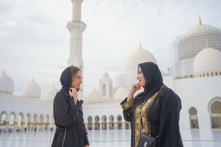 Dubai: Abu Dhabi Day-Trip Grand Mosque, Royal Palace & Lunch - Corniche and Emirates Palace: views from the vehicle