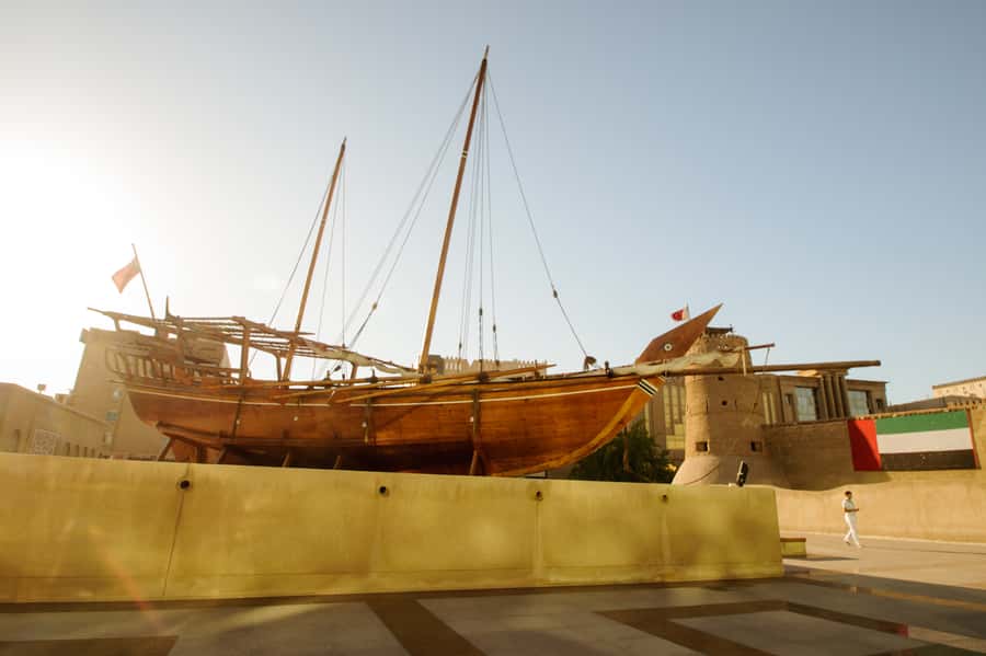 Dubai: Historic City Highlights Day Trip - Jumeirah and Madinat Souk: the polished opening
