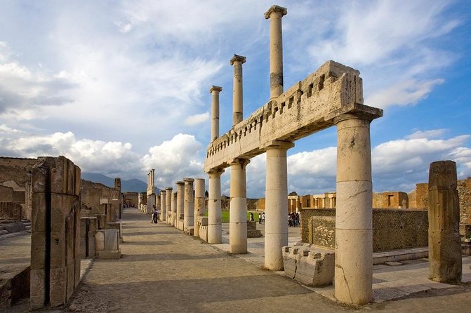 Explore Pompeii Half Day Highlights Tour with Pickup from Naples - Why this four-hour Pompeii tour works from Naples