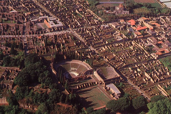 Explore Pompeii Half Day Highlights Tour with Pickup from Naples - The thermal baths and ordinary Roman life