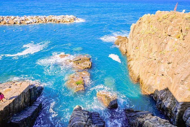 Florence: Cinque Terre Park Day Trip with Optional Street Food - What the guides actually do
