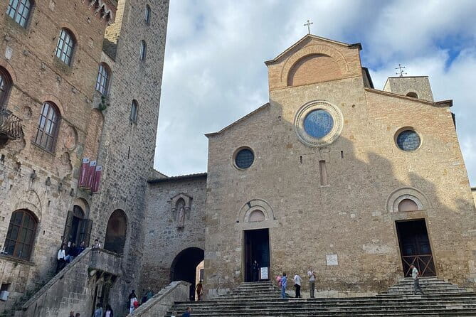 Florence: Day Trip with Free Time in San Gimignano and Siena - The coach ride through Chianti